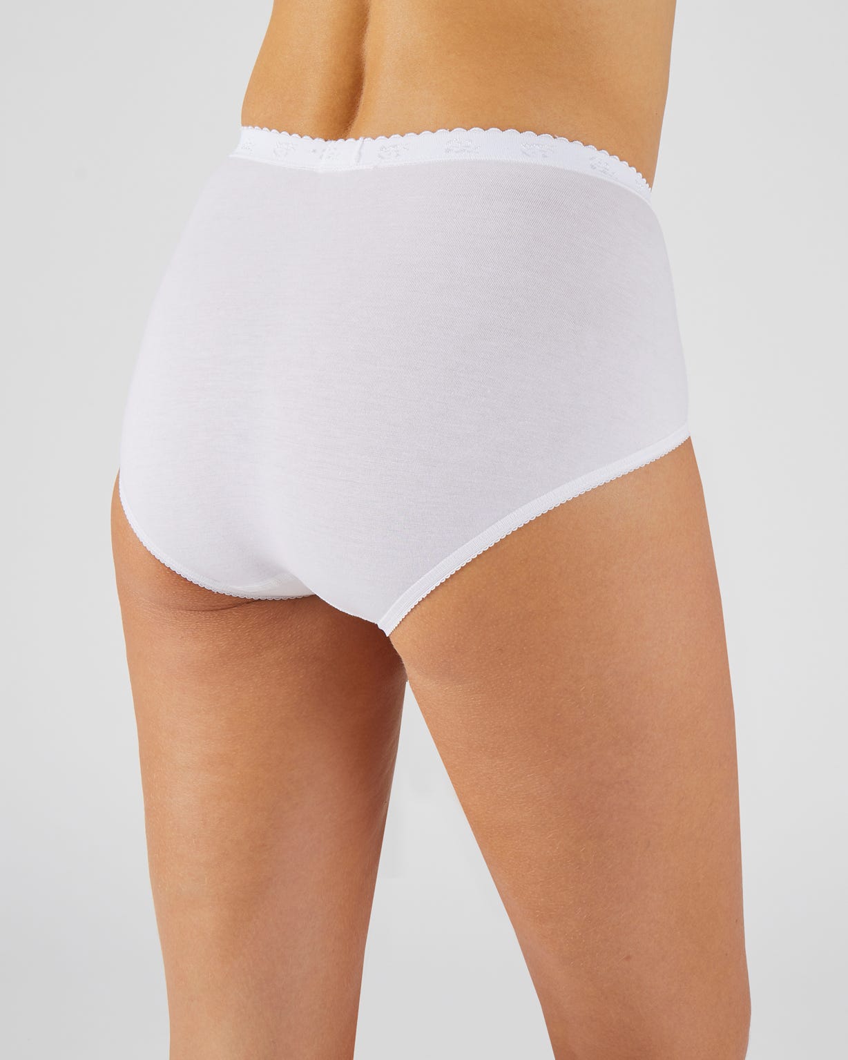 Pack of 4 Sloggi Chic Maxi Briefs 