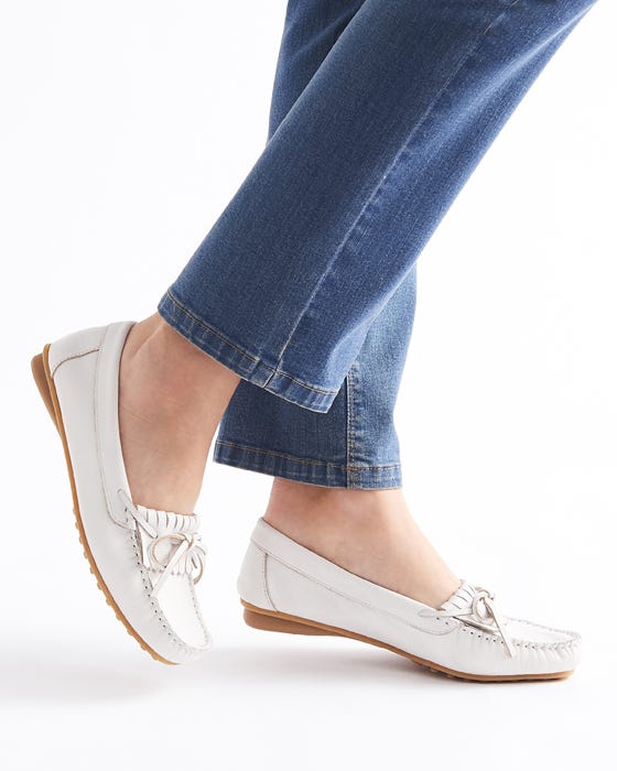 Flexible slip resistant Moccasin