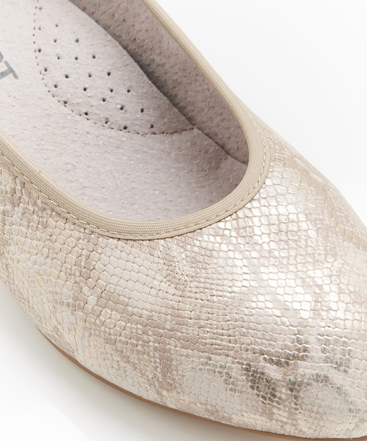 Court Shoe