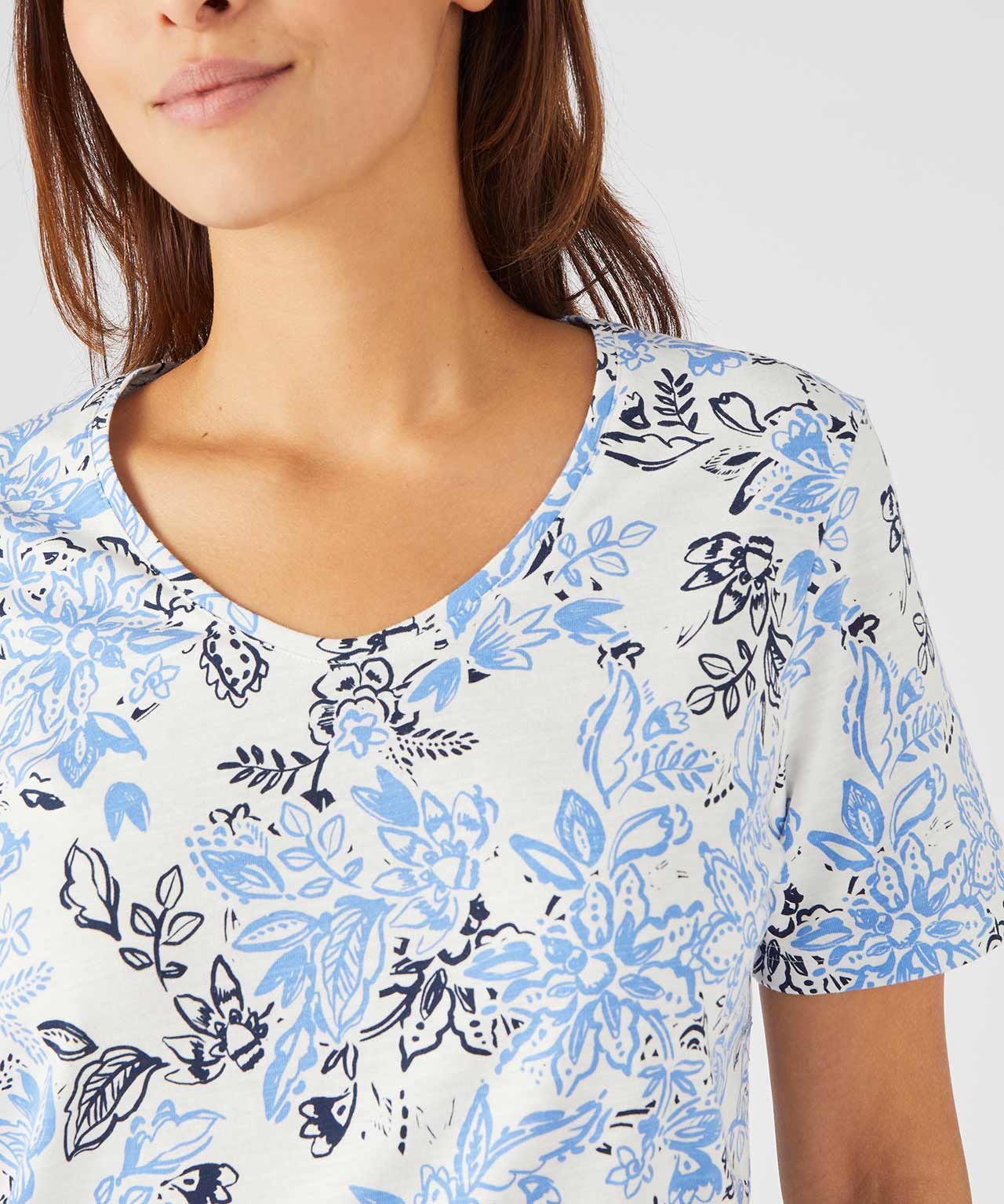 Scoop neck Short Sleeved T-shirt