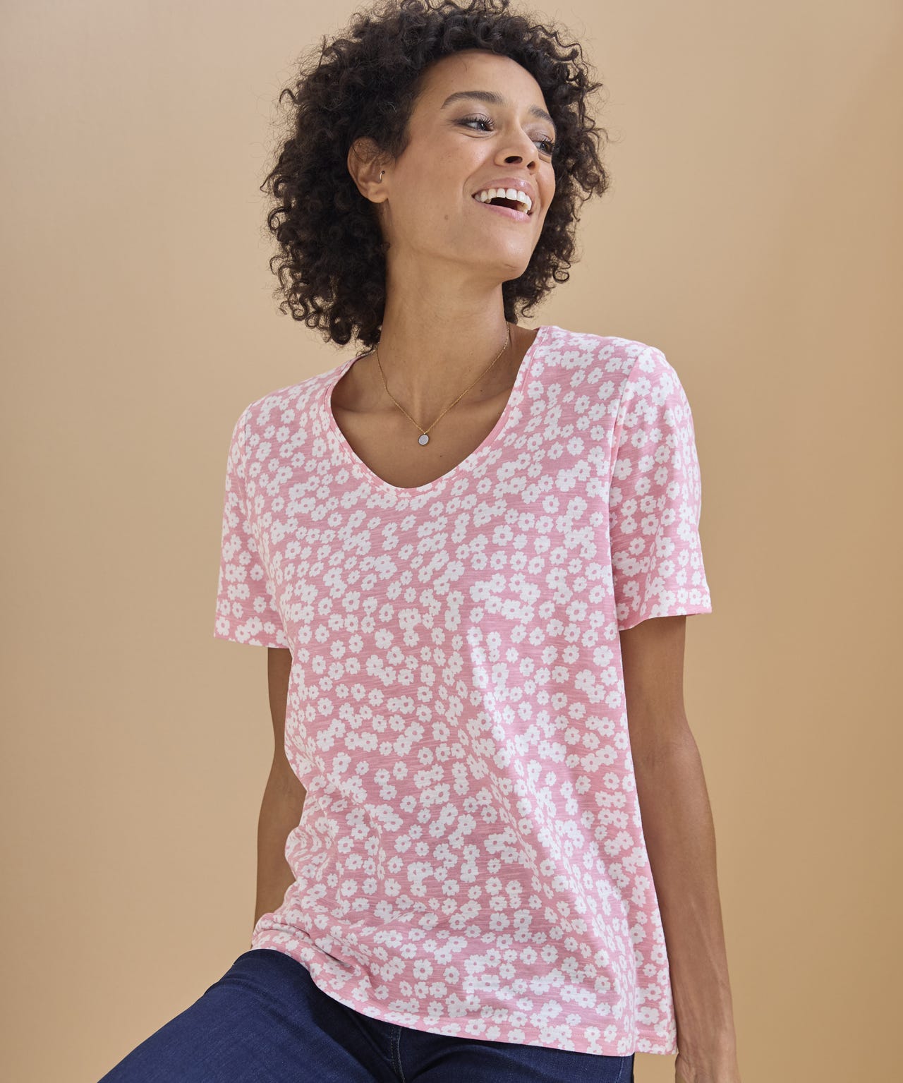 Scoop neck Short Sleeved T-shirt