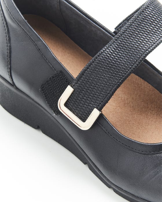 Amortyl Touch-fasten Shoe