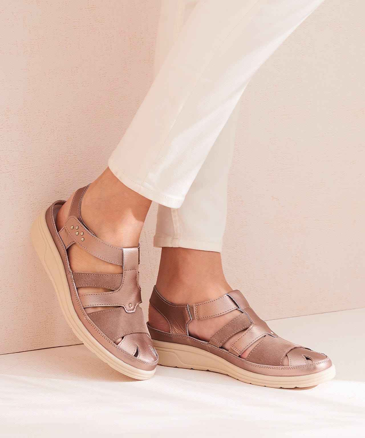Touch-fasten Shoe