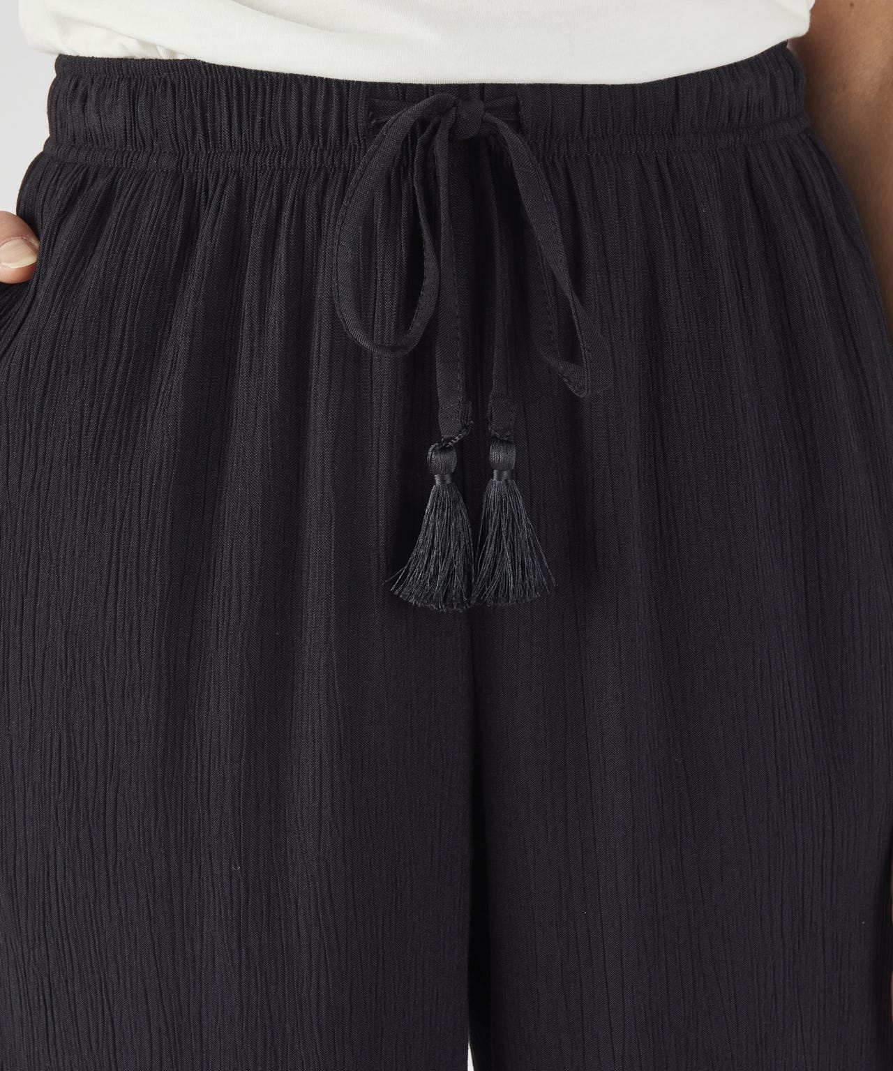 Wide-leg Crinkle Trousers