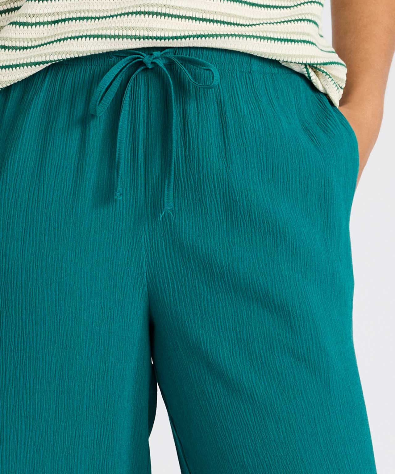 Wide-leg Crinkle Trousers 