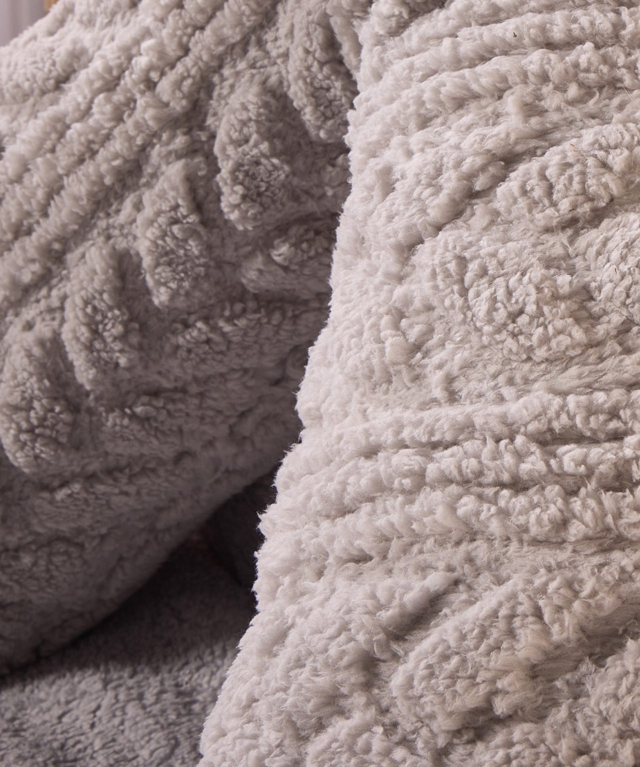 CABLE KNIT FLEECE V-SHAPE PILLOW