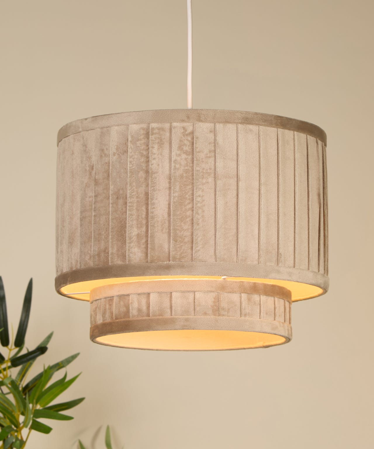 2 TIER 30CM VELVET WIDE PLEAT SHADE 