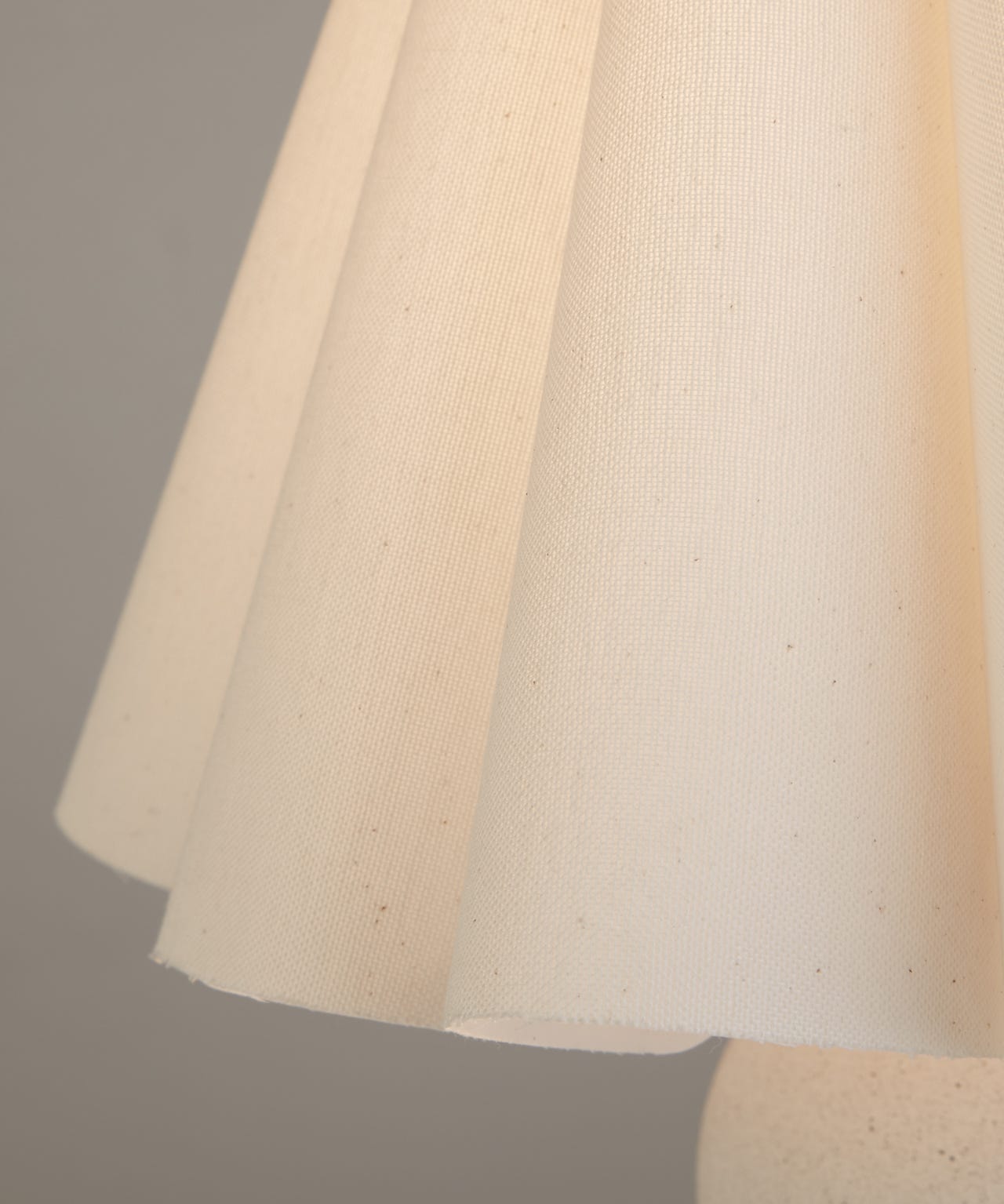 Ceramic Lamp With Scallop Edge Shade