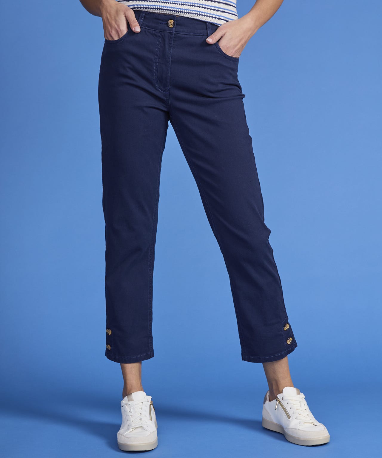 Cropped Button Detail Trousers 