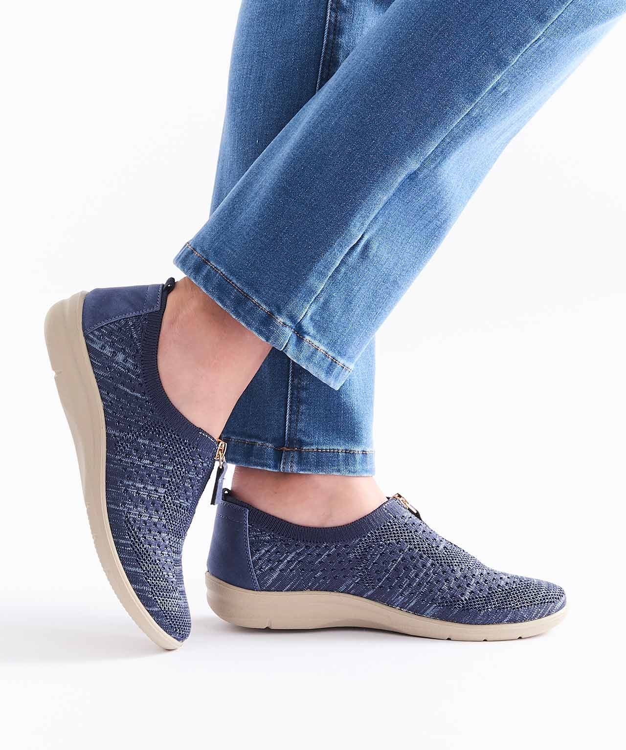 Cushion-walk Zip Front Trainer