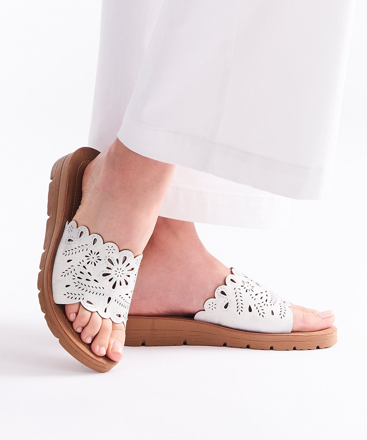 Cushion-walk Cut-out Detail Mule Sandal 