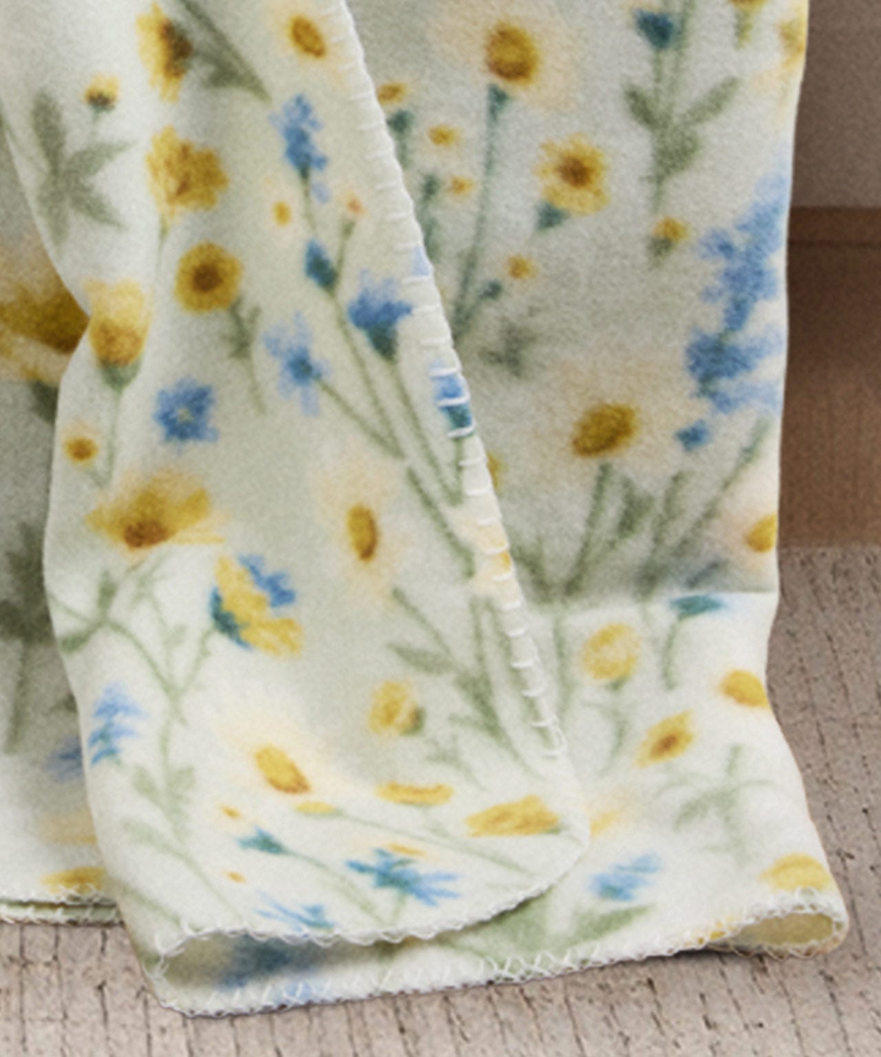 Pack of 2 Daisy Throws 