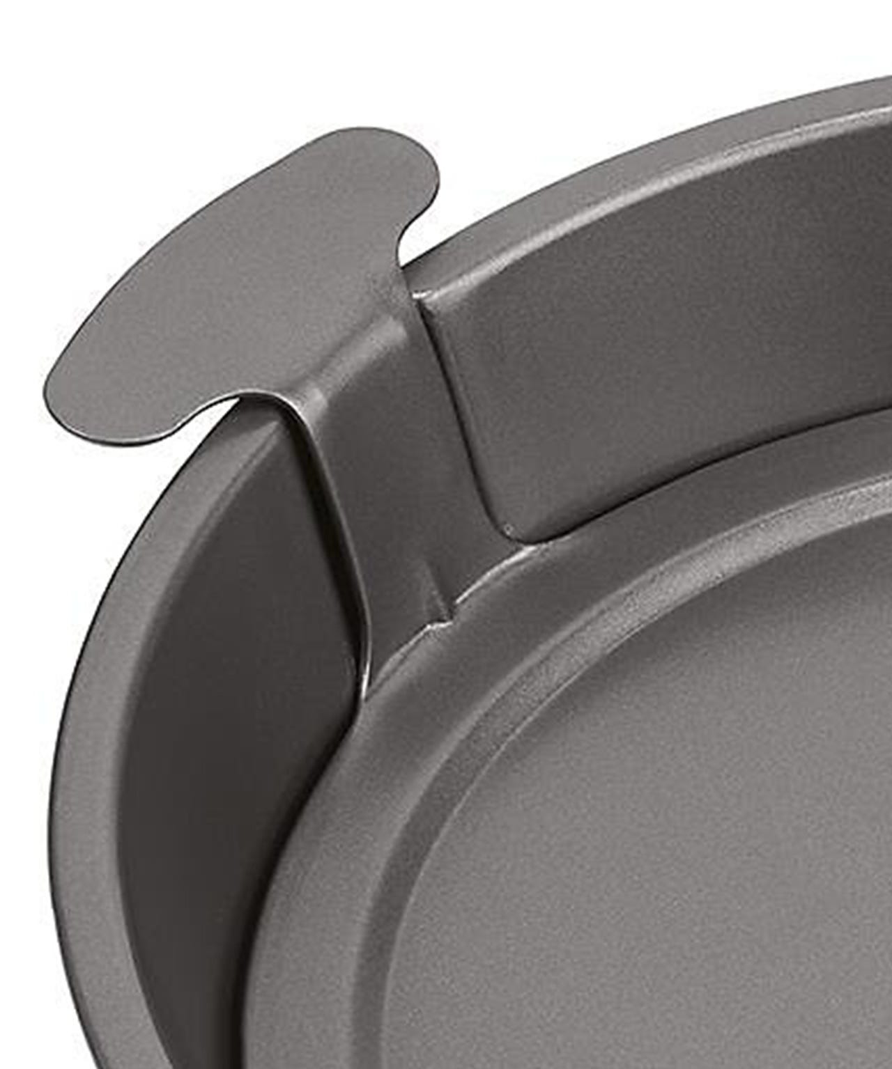 Baking Pan With Loose Lift-Out Base 