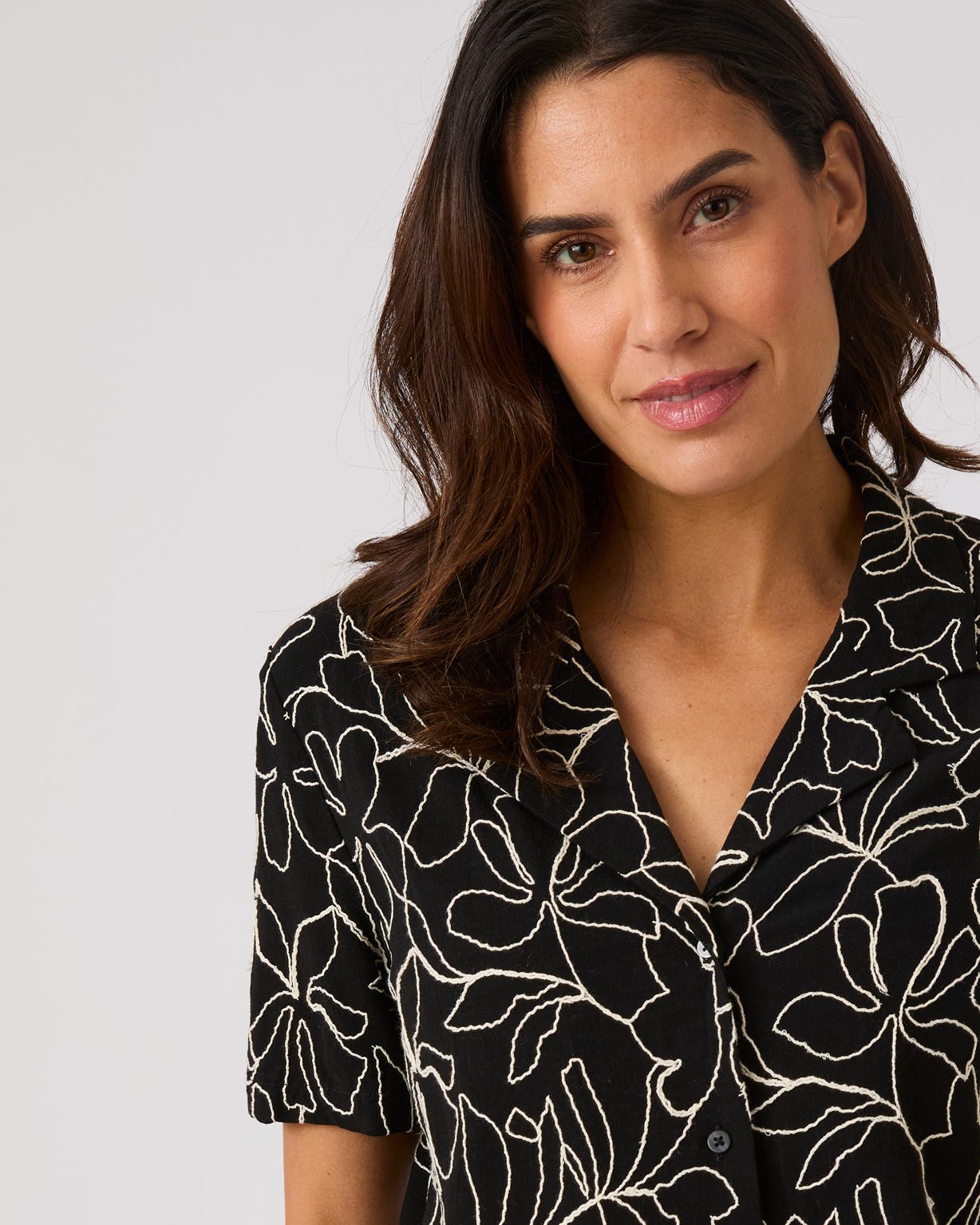 Embroidered Short Sleeve Blouse 