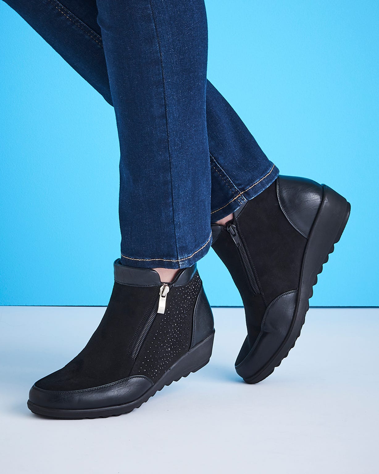 Cushion-walk Diamanté Detail Boots 