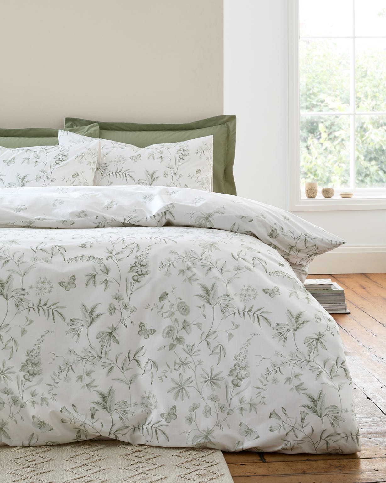 Thea Floral Duvet Set 