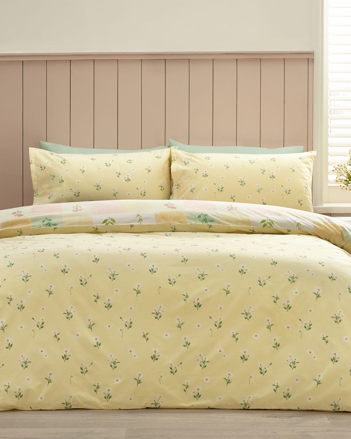  Catherine Lansfield Daisy Patchwork Duvet Set  