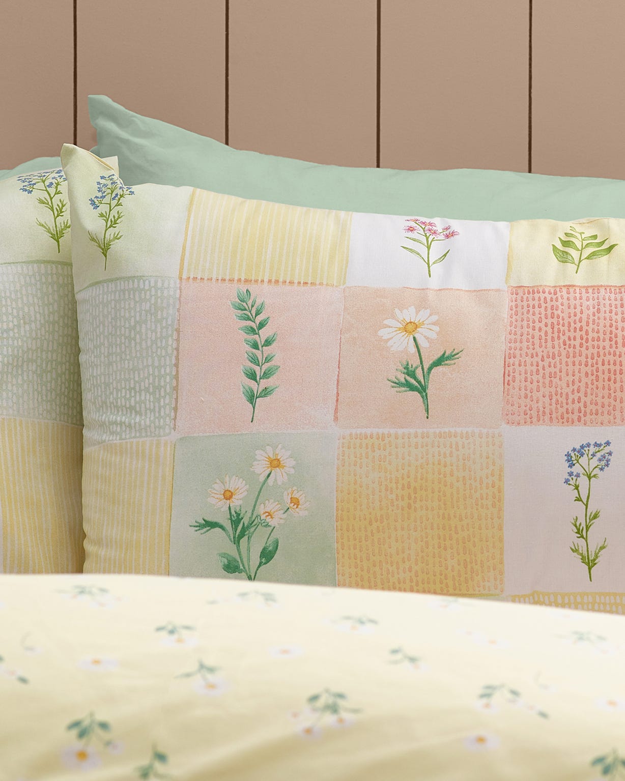  Catherine Lansfield Daisy Patchwork Duvet Set  