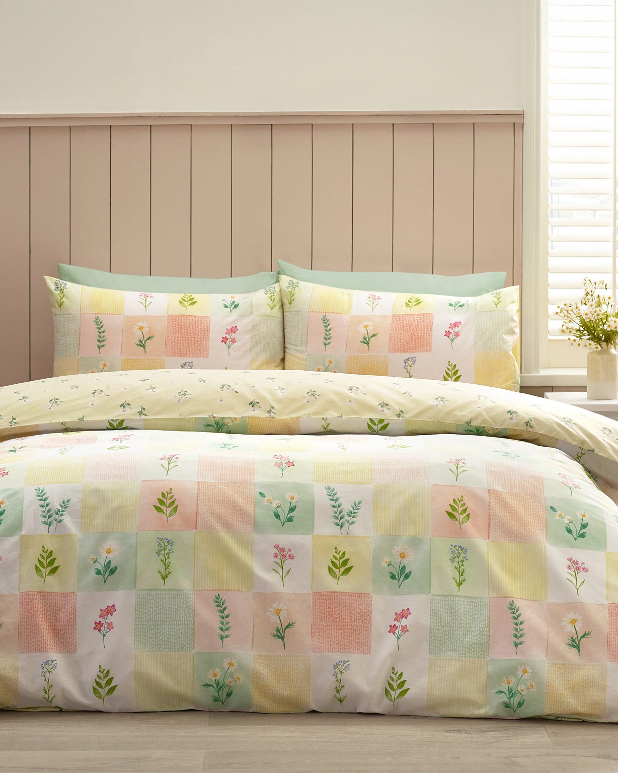  Catherine Lansfield Daisy Patchwork Duvet Set  