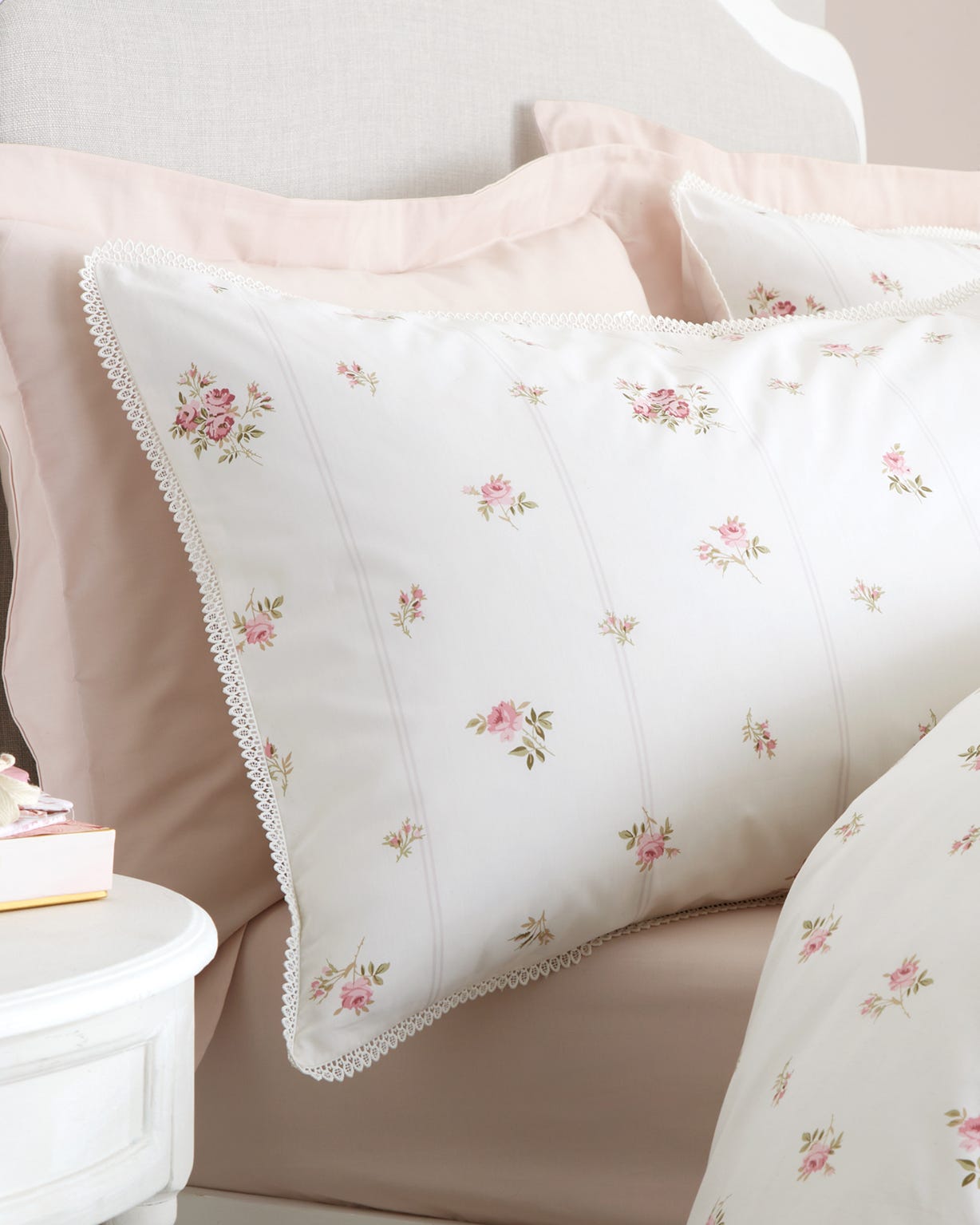 Vintage Rosebud Lace Duvet Set 