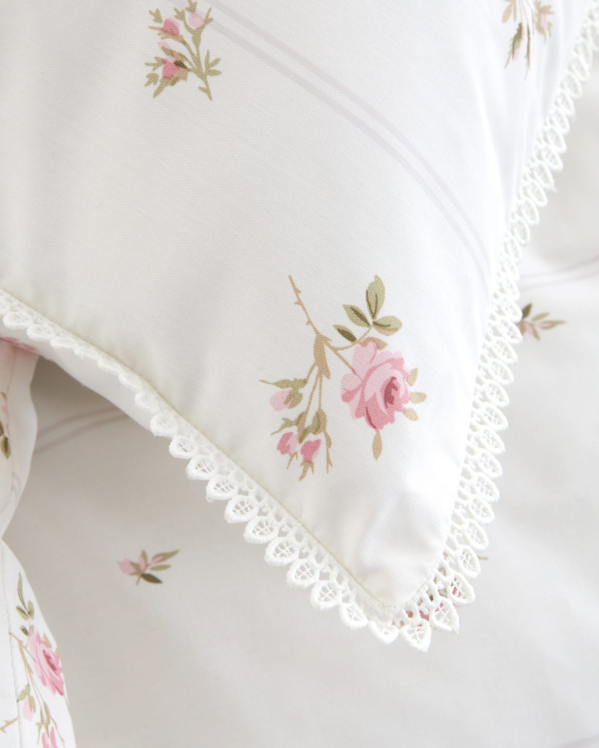 Vintage Rosebud Lace Duvet Set 