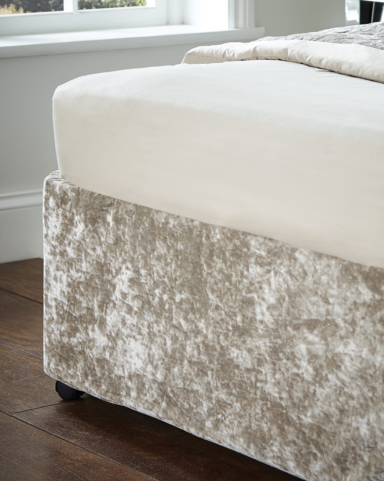 Catherine Lansfield Crushed Velvet Base Wrap 
