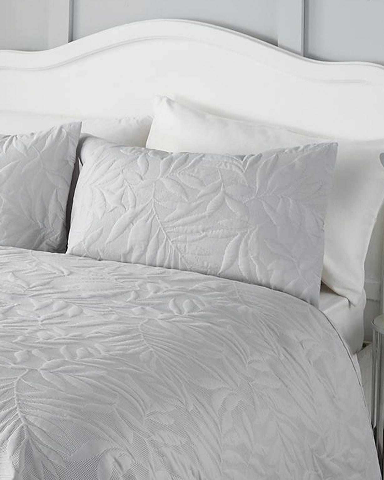 Serene Luana Bedspread