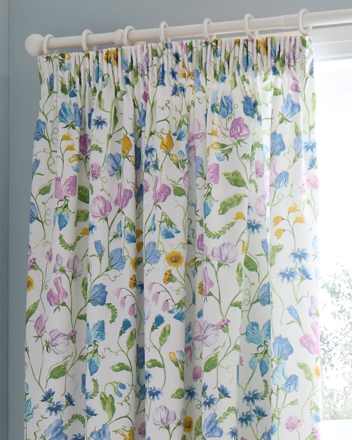 D&D Sweetpea Floral Curtains