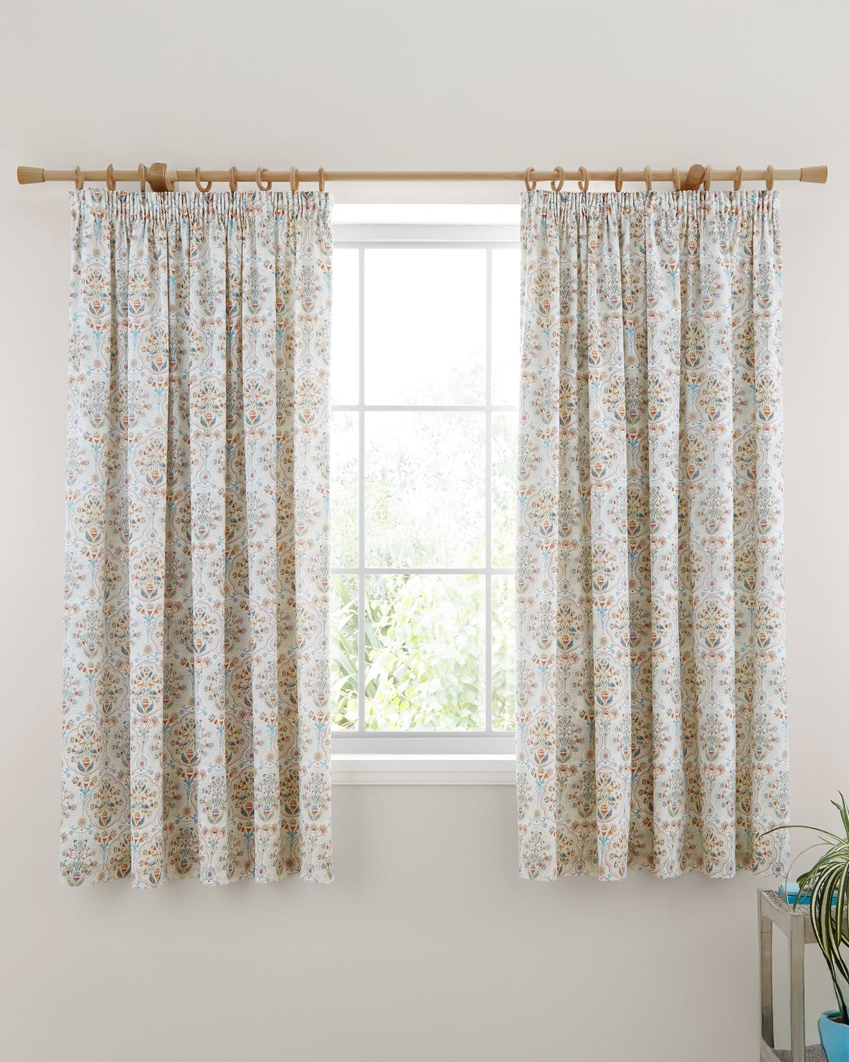 D&D Edena Decorative Floral Curtains