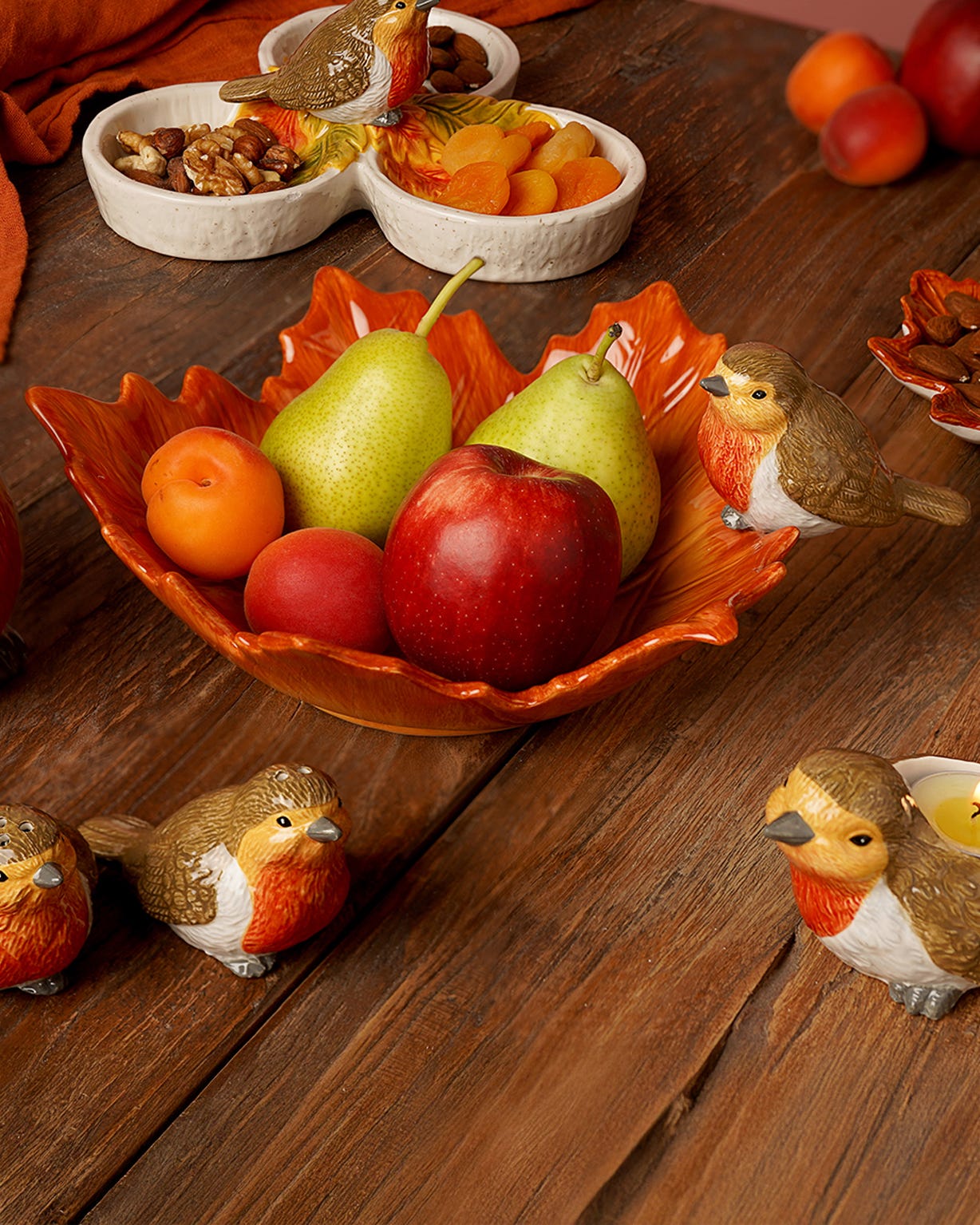 Country Living Robin On A Leaf Serving Bowl 