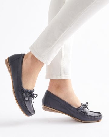 Flexible slip resistant Moccasin