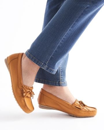 Flexible slip resistant Moccasin