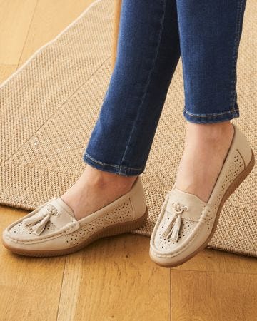 Cushion-walk tassel trim Moccasin