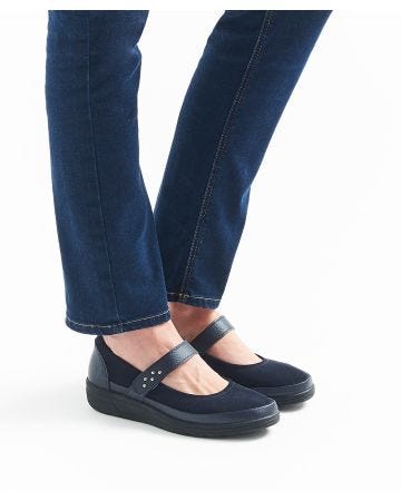 Touch-fasten Shoe