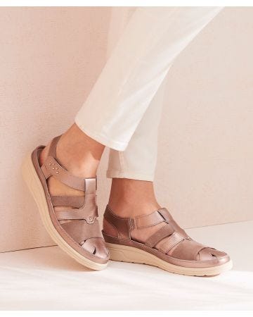 Touch-fasten Shoe