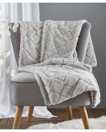 Cosy Diamond Throw