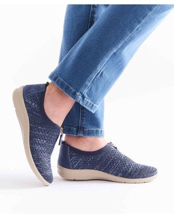 Cushion-walk Zip Front Trainer