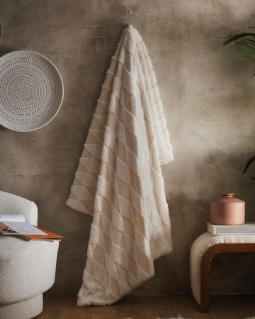 Appletree Cosy Diamond Throw