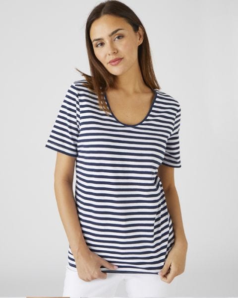 Scoop neck Short Sleeved T-shirt